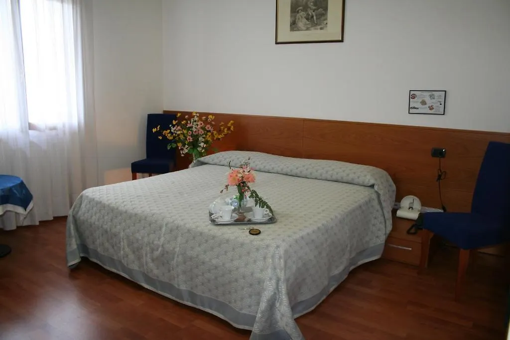 Rometta Hotel Cittadella 3*,  Italie